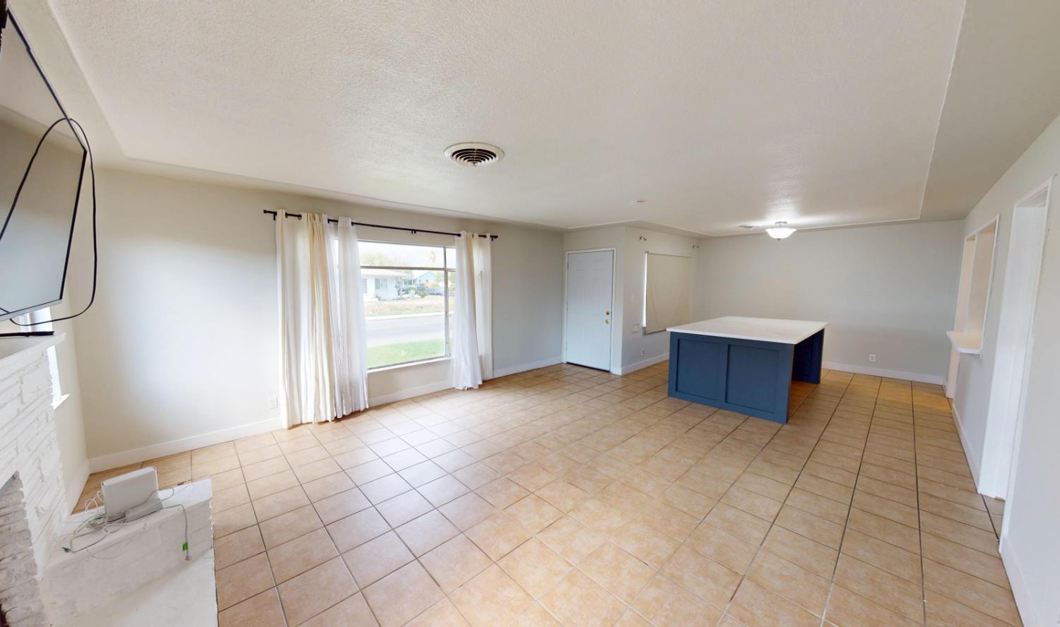 3490 E Weldon Ave, Fresno, CA 93703