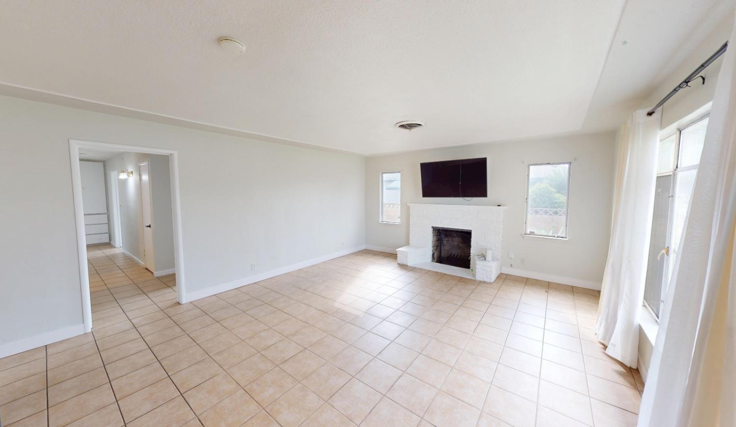 3490 E Weldon Ave, Fresno, CA 93703