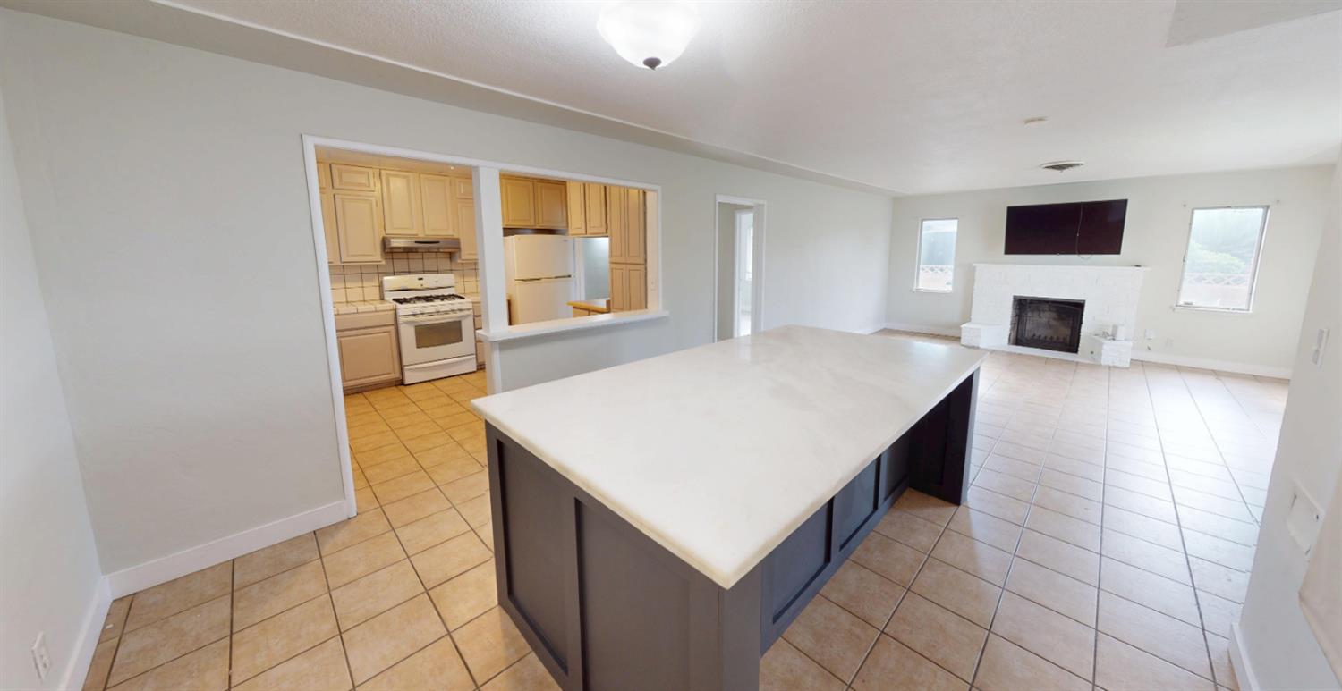 3490 E Weldon Ave, Fresno, CA 93703