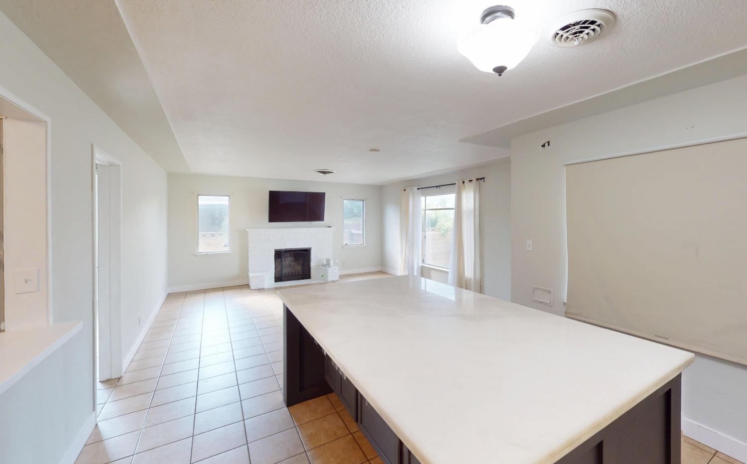 3490 E Weldon Ave, Fresno, CA 93703