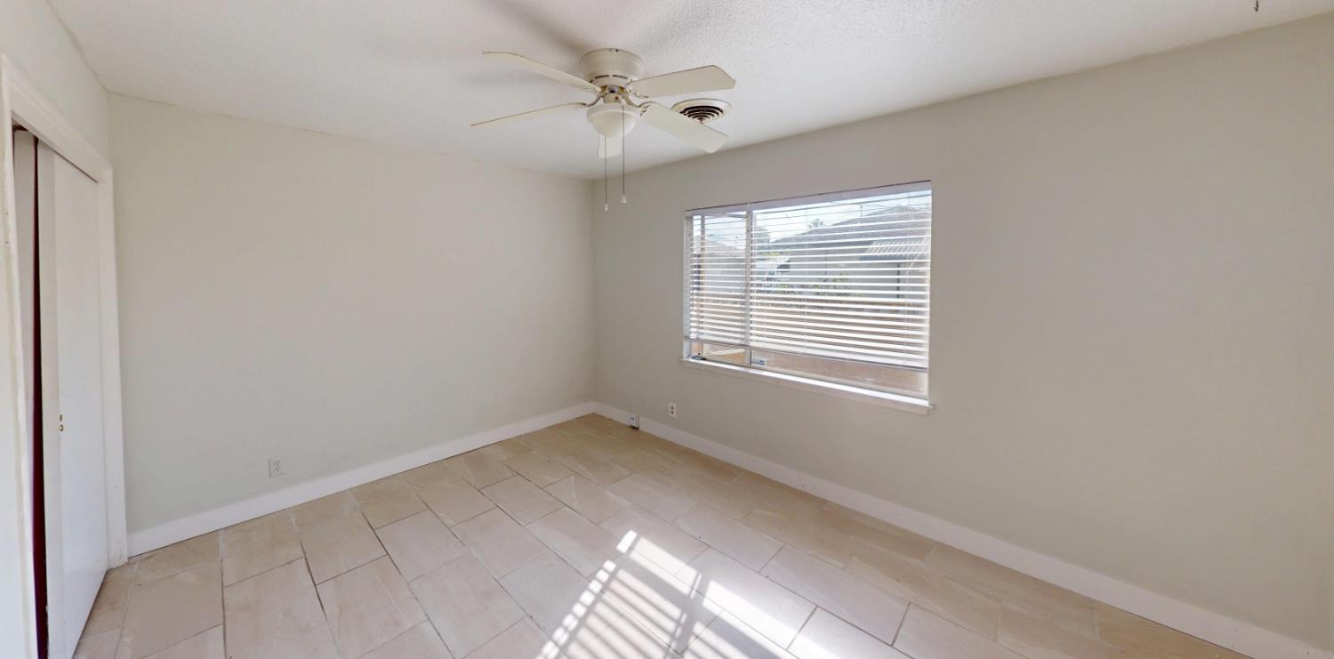 3490 E Weldon Ave, Fresno, CA 93703