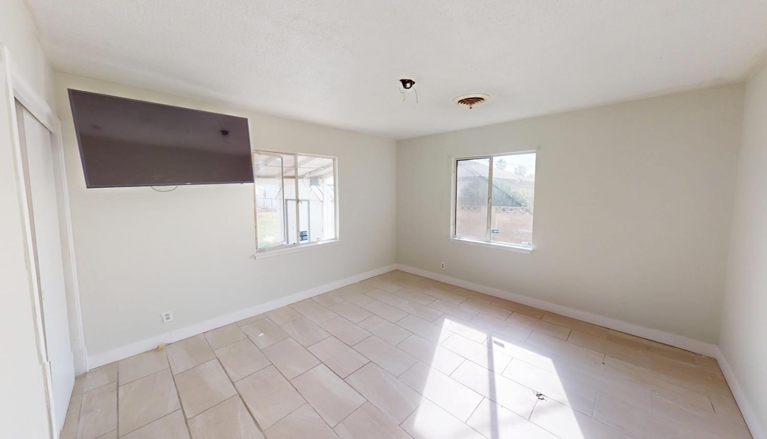 3490 E Weldon Ave, Fresno, CA 93703