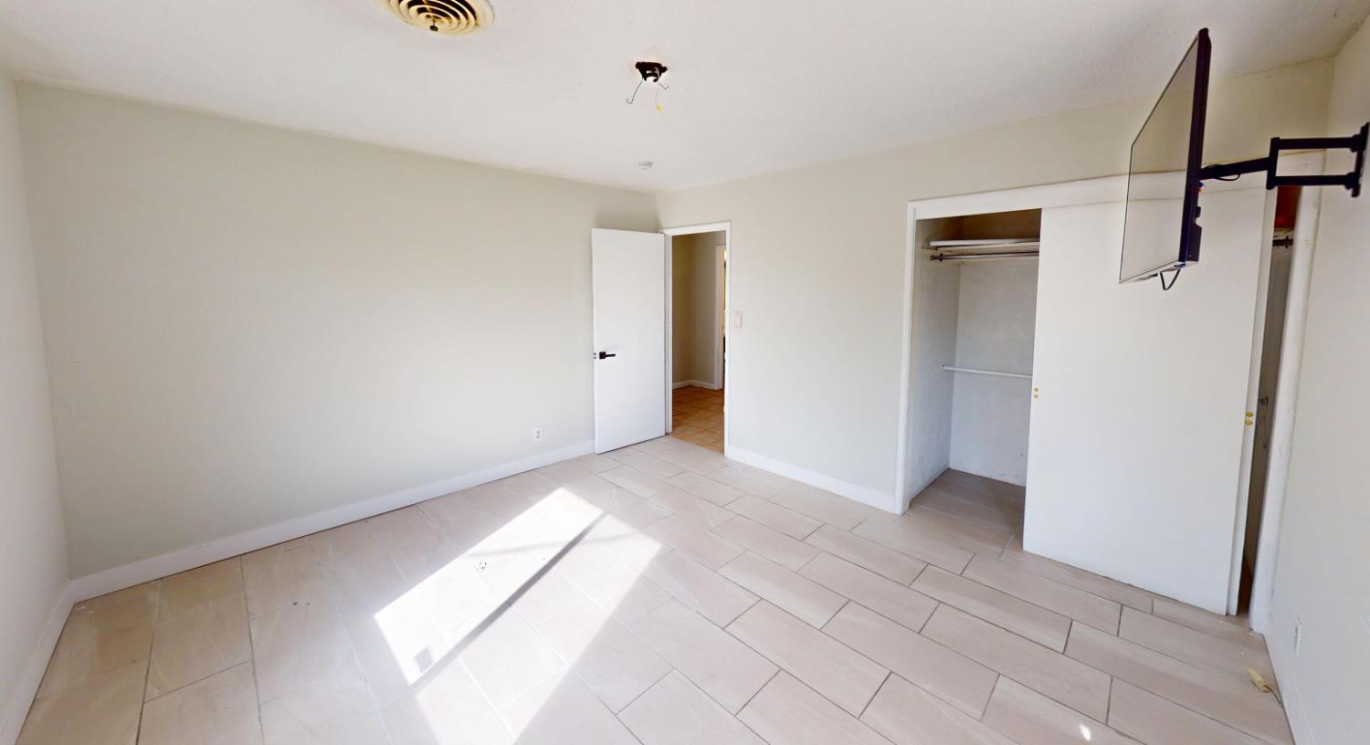3490 E Weldon Ave, Fresno, CA 93703