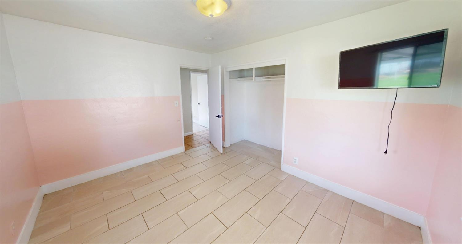 3490 E Weldon Ave, Fresno, CA 93703