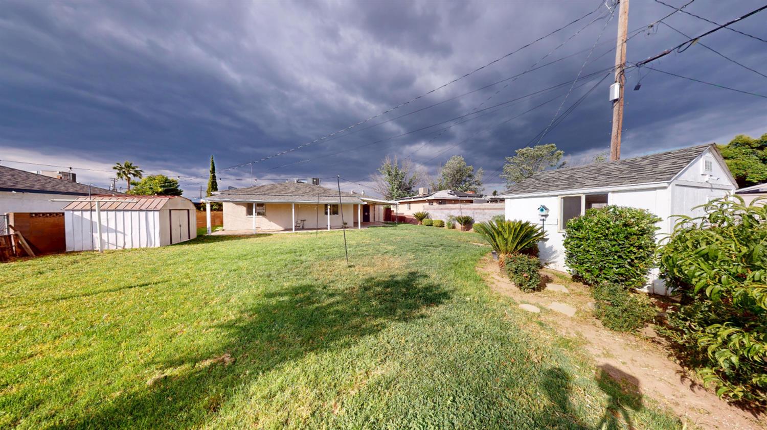 3490 E Weldon Ave, Fresno, CA 93703