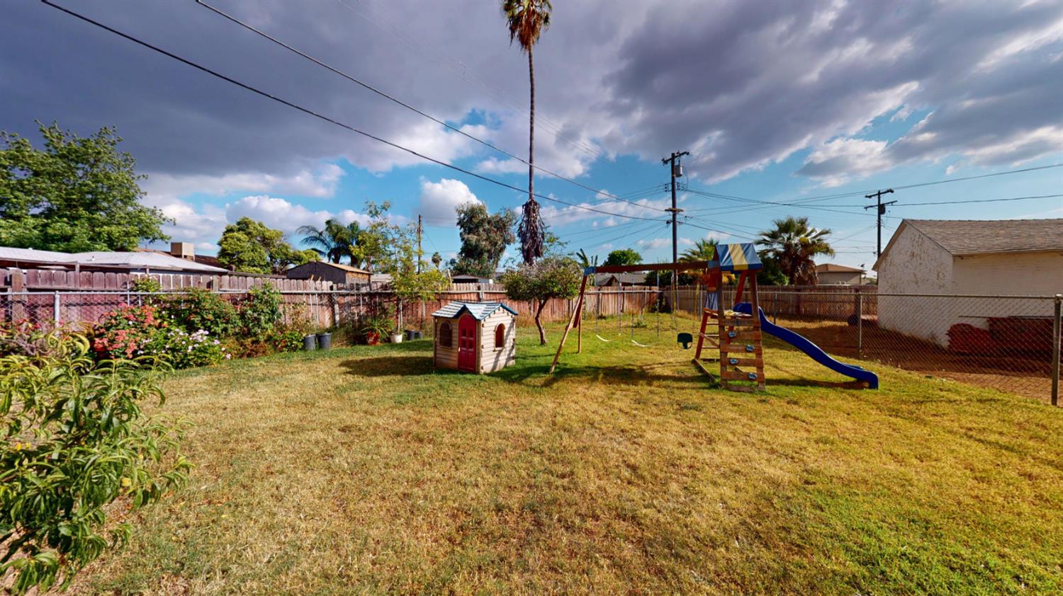 3490 E Weldon Ave, Fresno, CA 93703