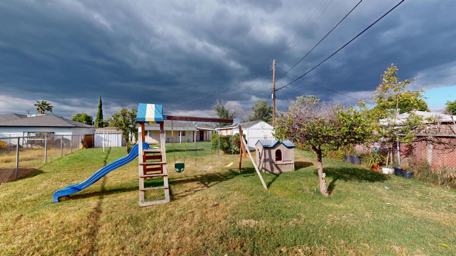 3490 E Weldon Ave, Fresno, CA 93703