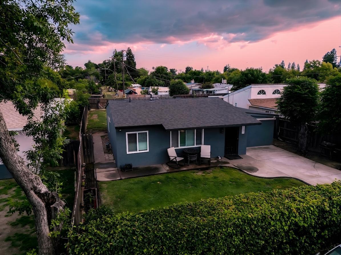 1129 W Locust Ave, Pinedale, CA 93650
