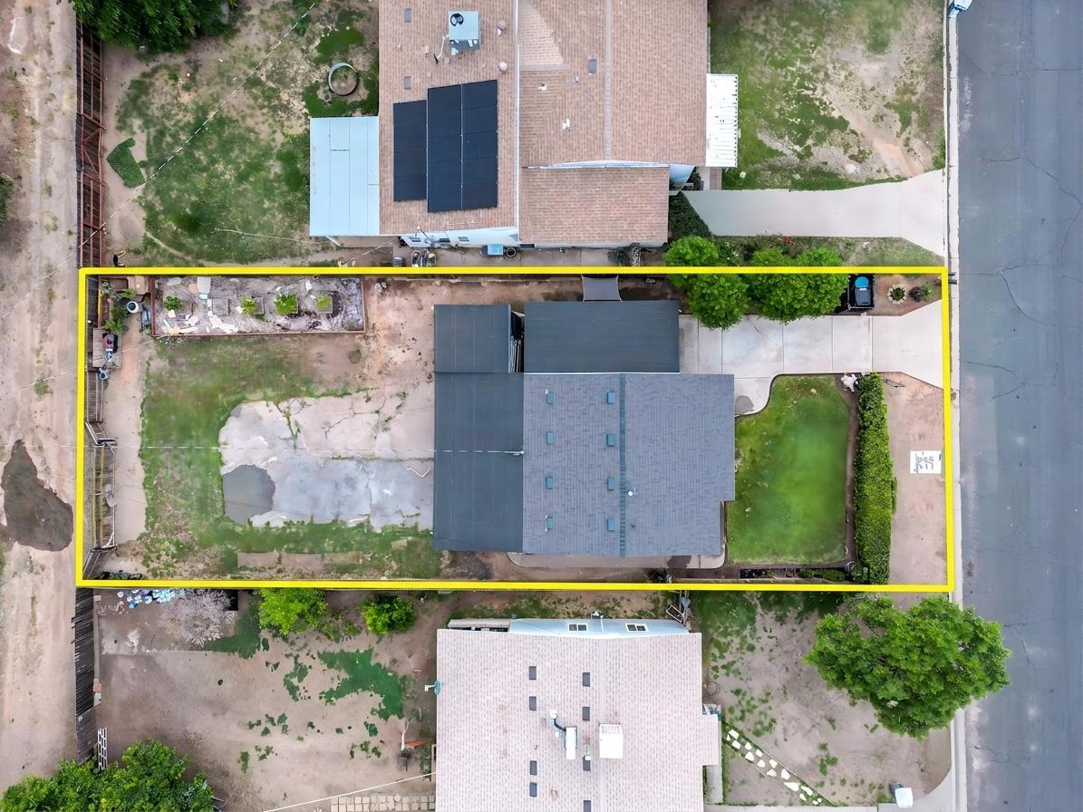1129 W Locust Ave, Pinedale, CA 93650