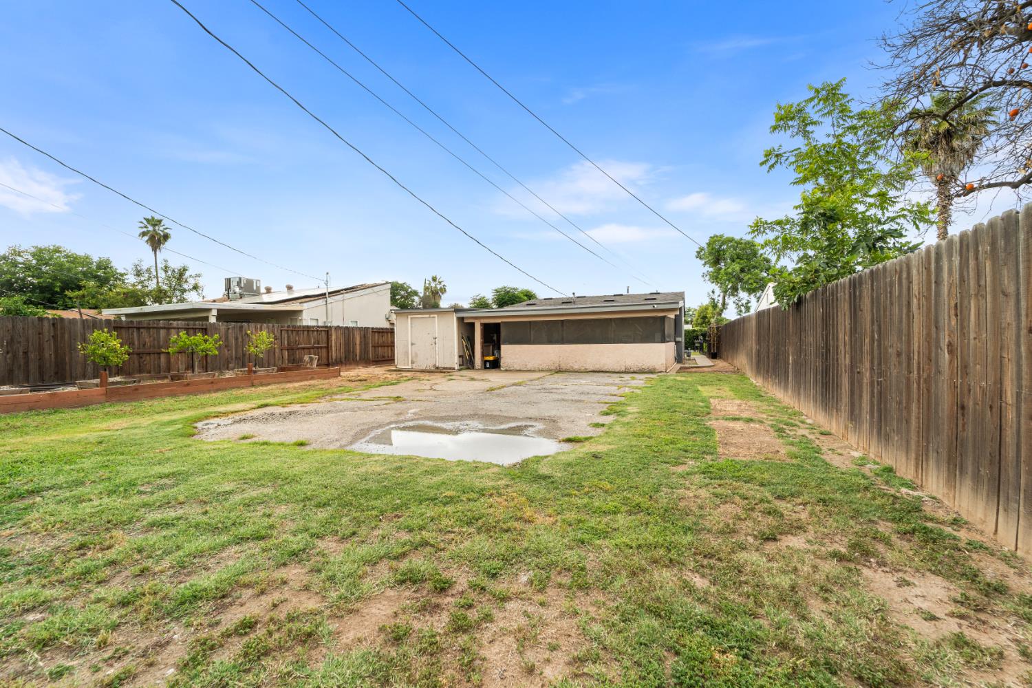 1129 W Locust Ave, Pinedale, CA 93650