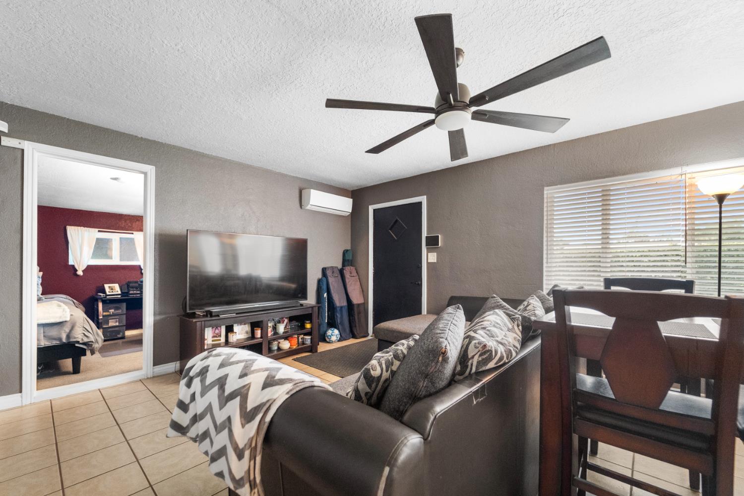 1129 W Locust Ave, Pinedale, CA 93650