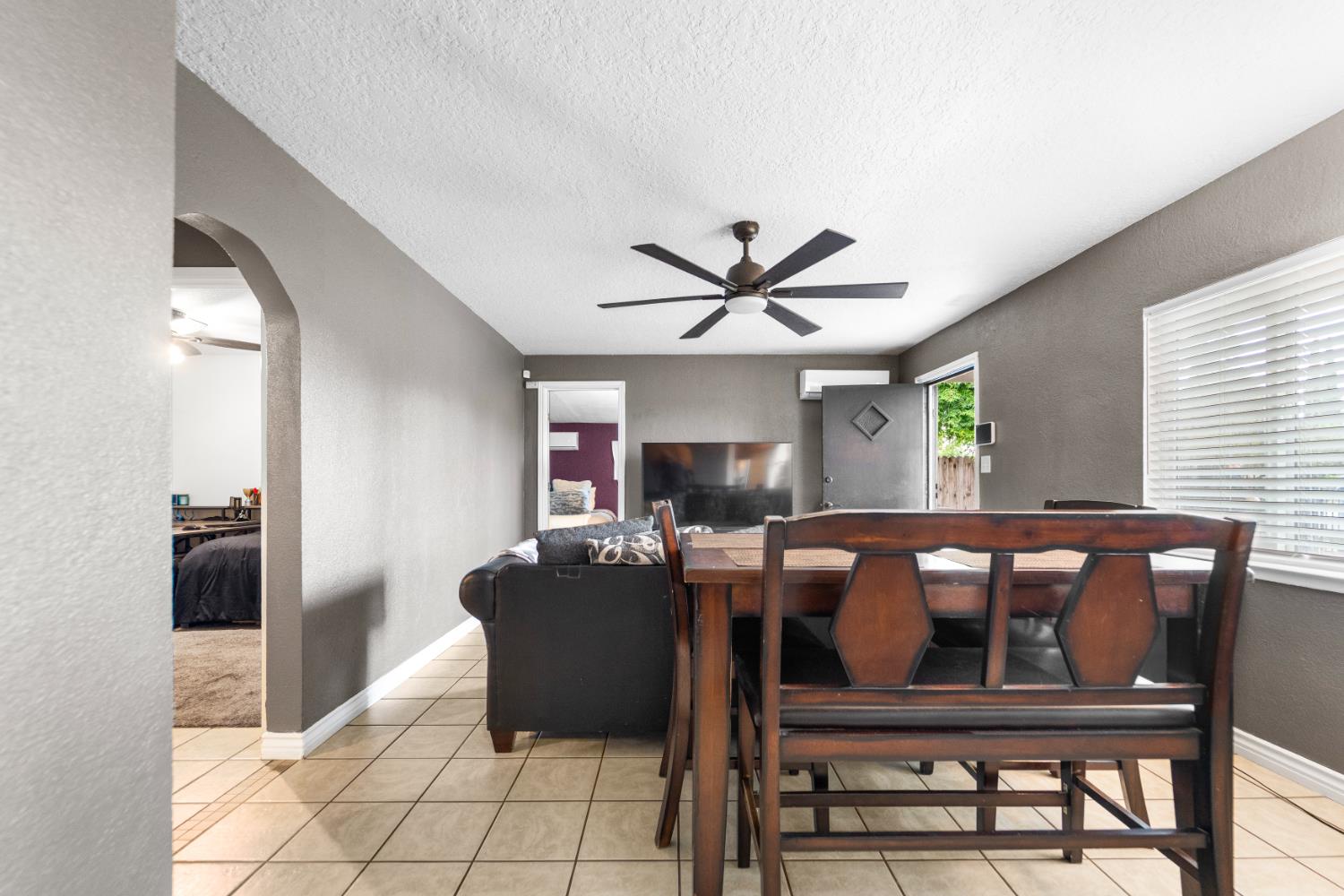 1129 W Locust Ave, Pinedale, CA 93650