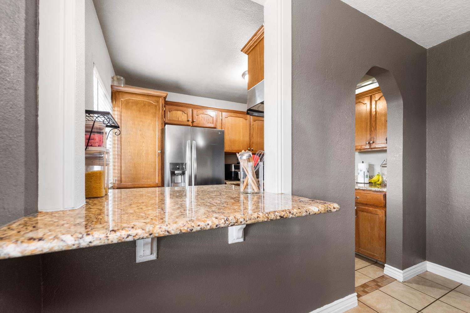 1129 W Locust Ave, Pinedale, CA 93650