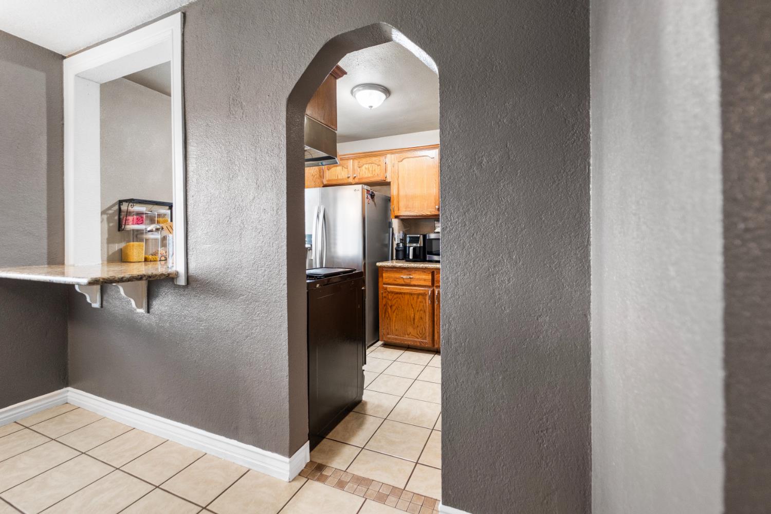 1129 W Locust Ave, Pinedale, CA 93650