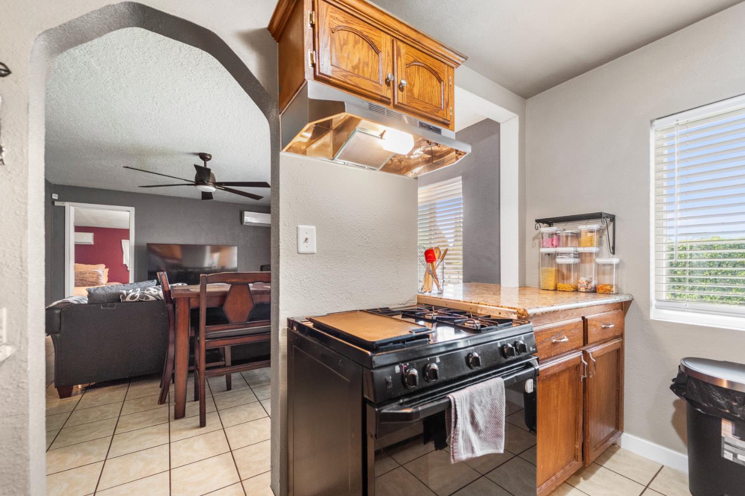 1129 W Locust Ave, Pinedale, CA 93650
