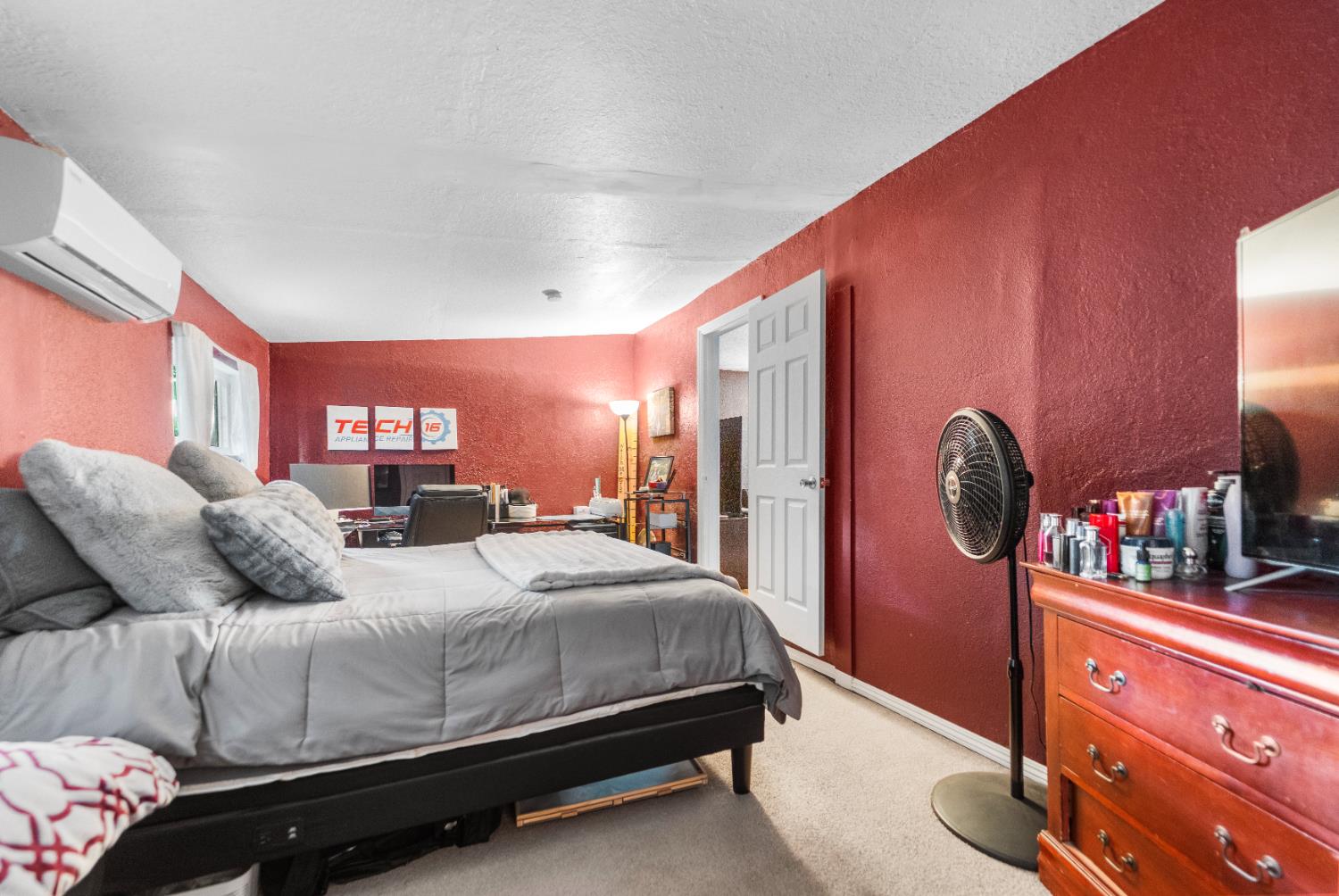 1129 W Locust Ave, Pinedale, CA 93650