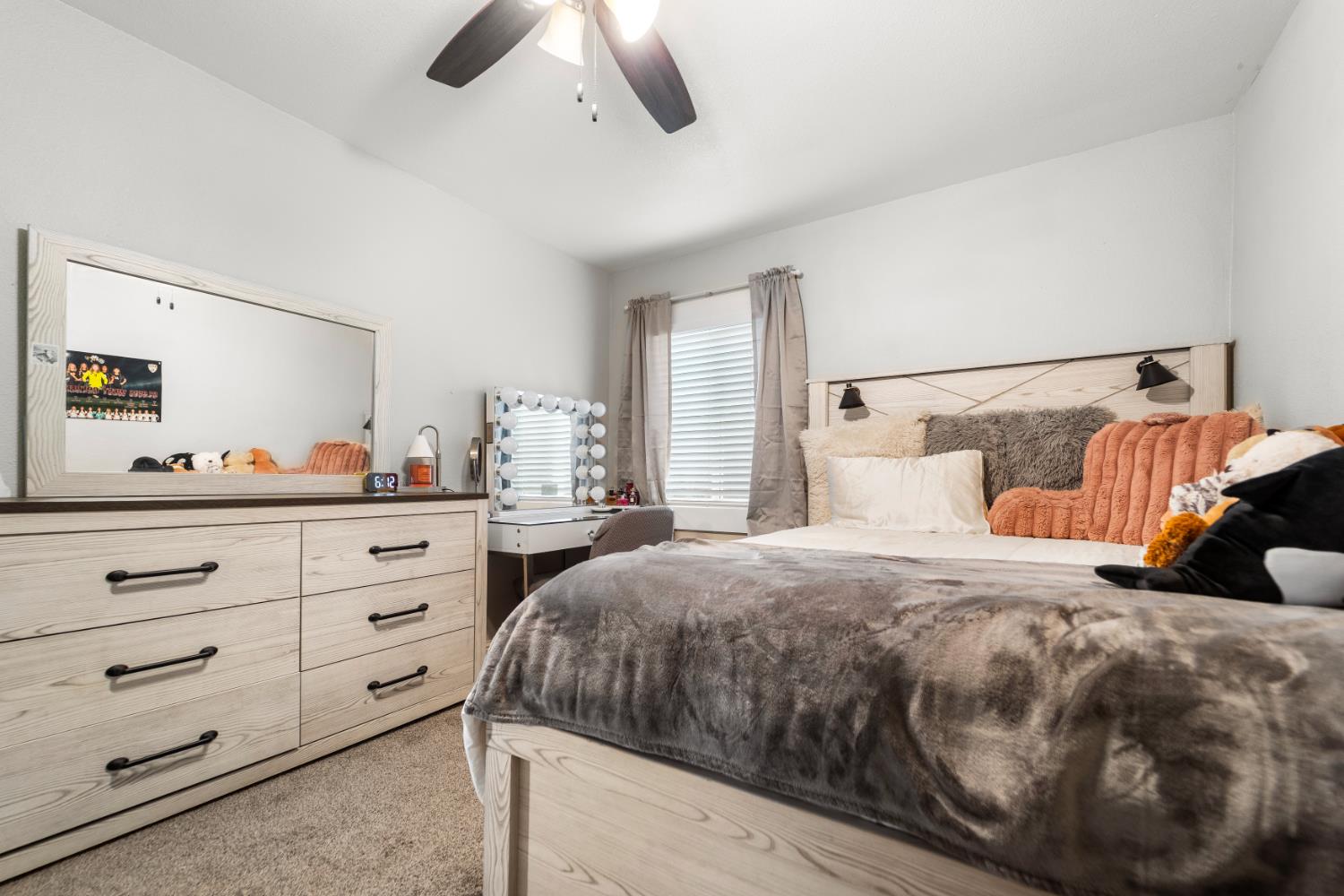 1129 W Locust Ave, Pinedale, CA 93650