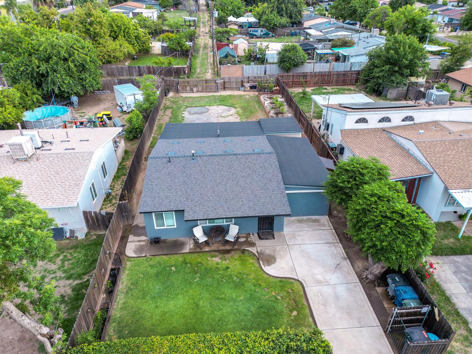 1129 W Locust Ave, Pinedale, CA 93650