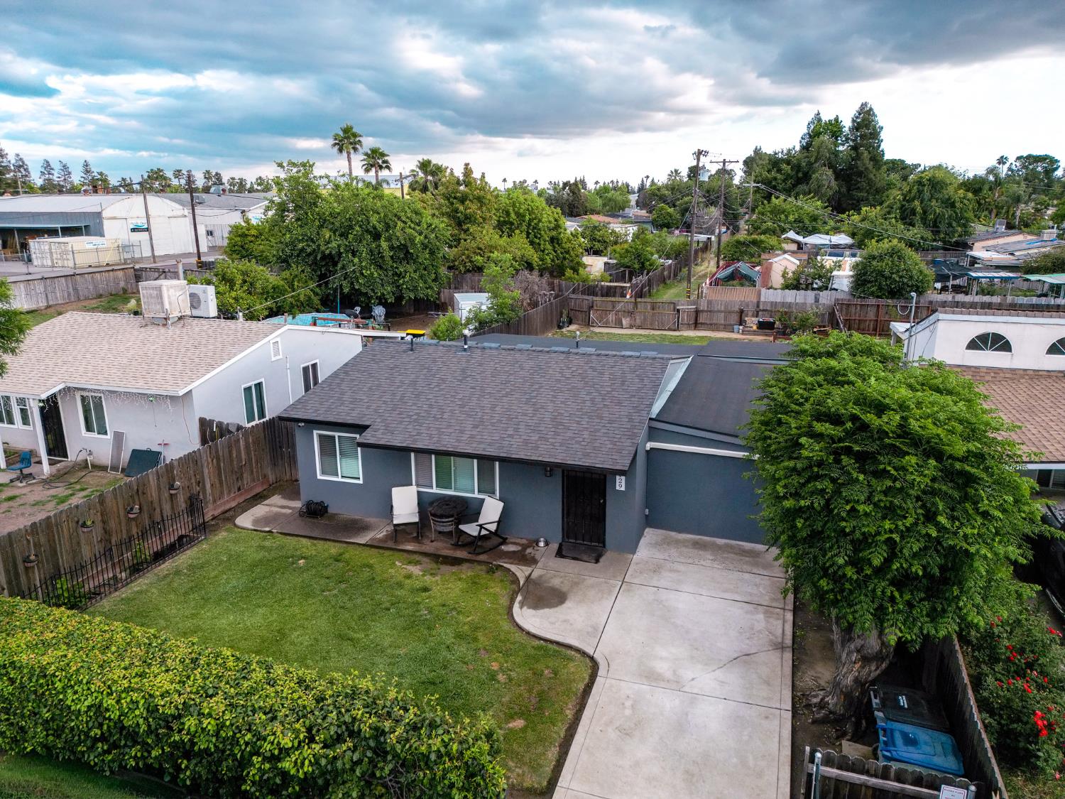 1129 W Locust Ave, Pinedale, CA 93650