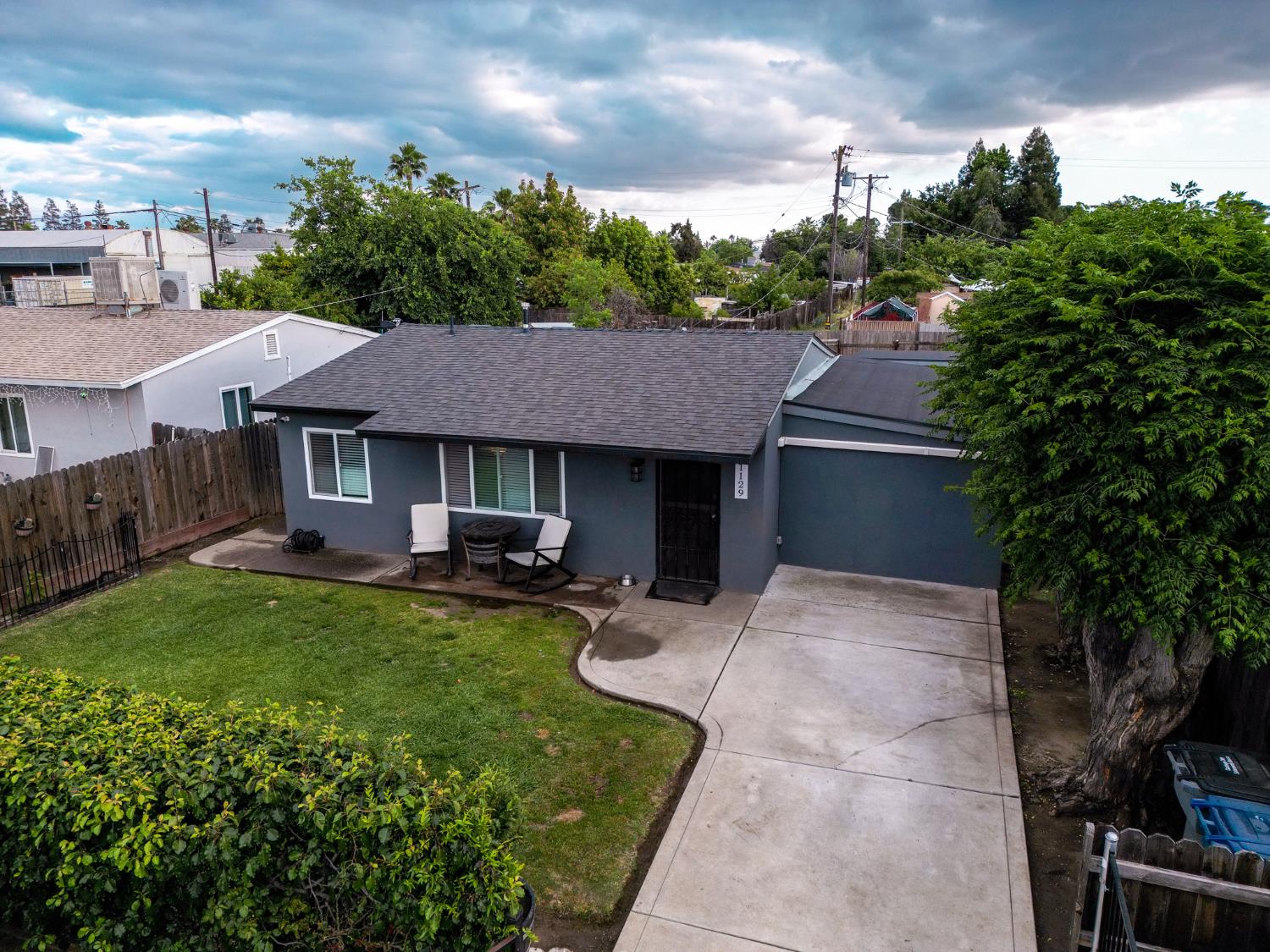 1129 W Locust Ave, Pinedale, CA 93650