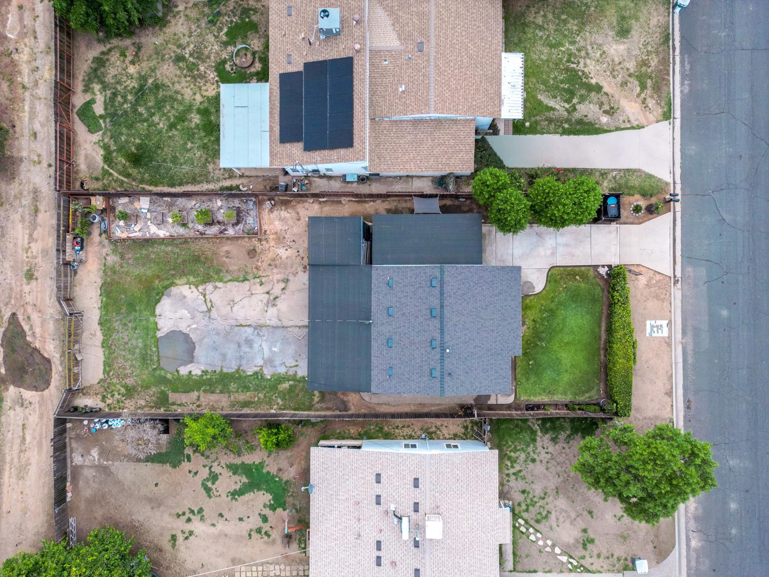 1129 W Locust Ave, Pinedale, CA 93650