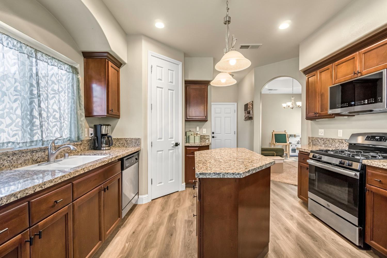 2773 8Th Avenue Dr, Kingsburg, CA 93631