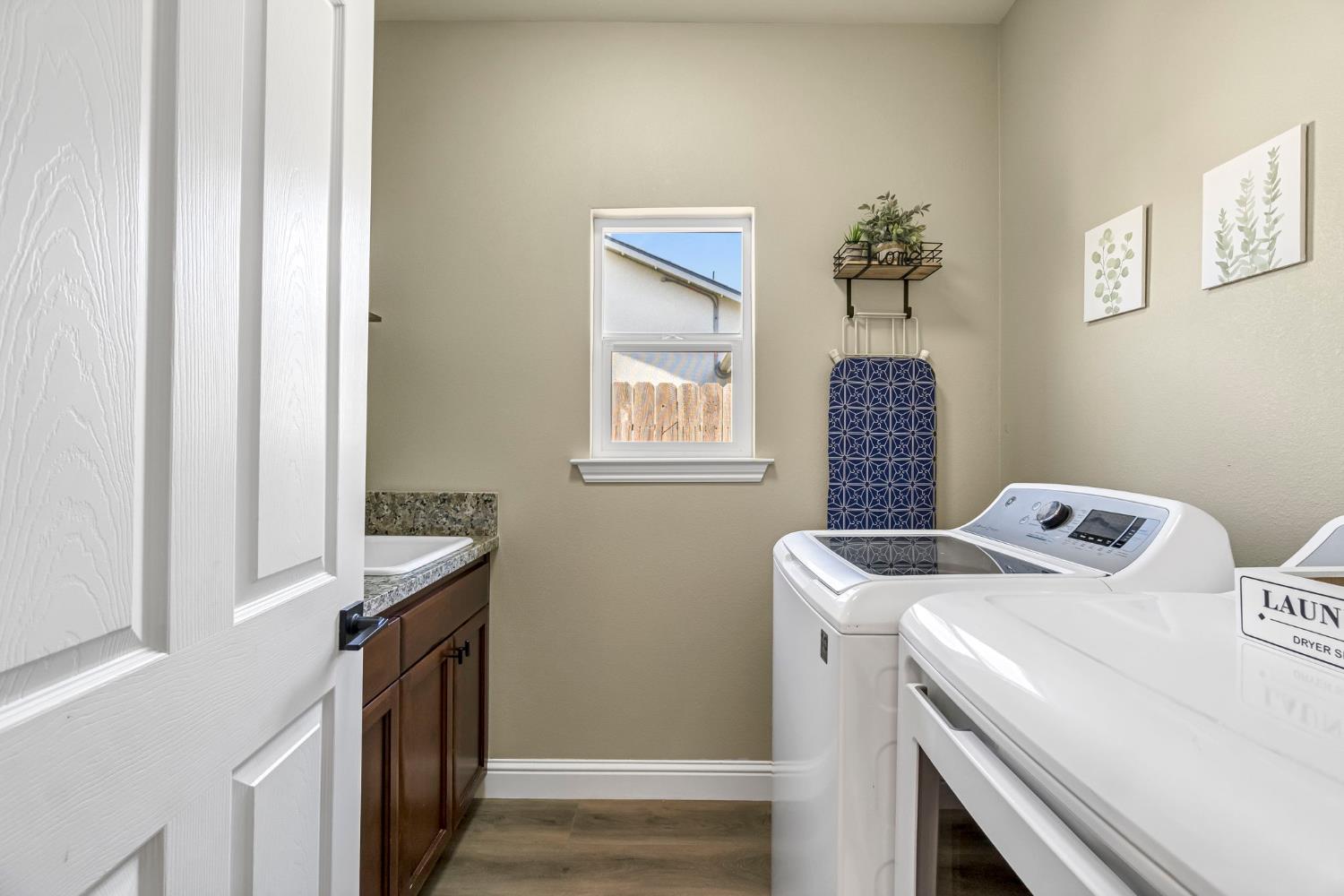 2773 8Th Avenue Dr, Kingsburg, CA 93631