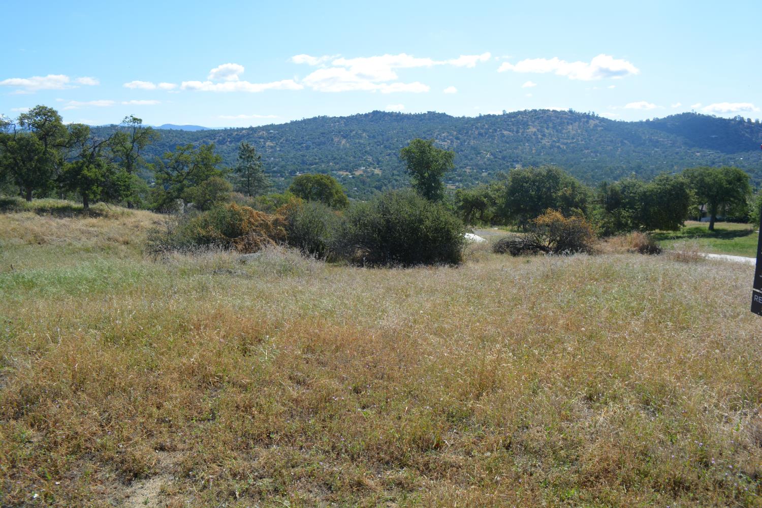 1 Corral Dr, Coarsegold, CA 93614