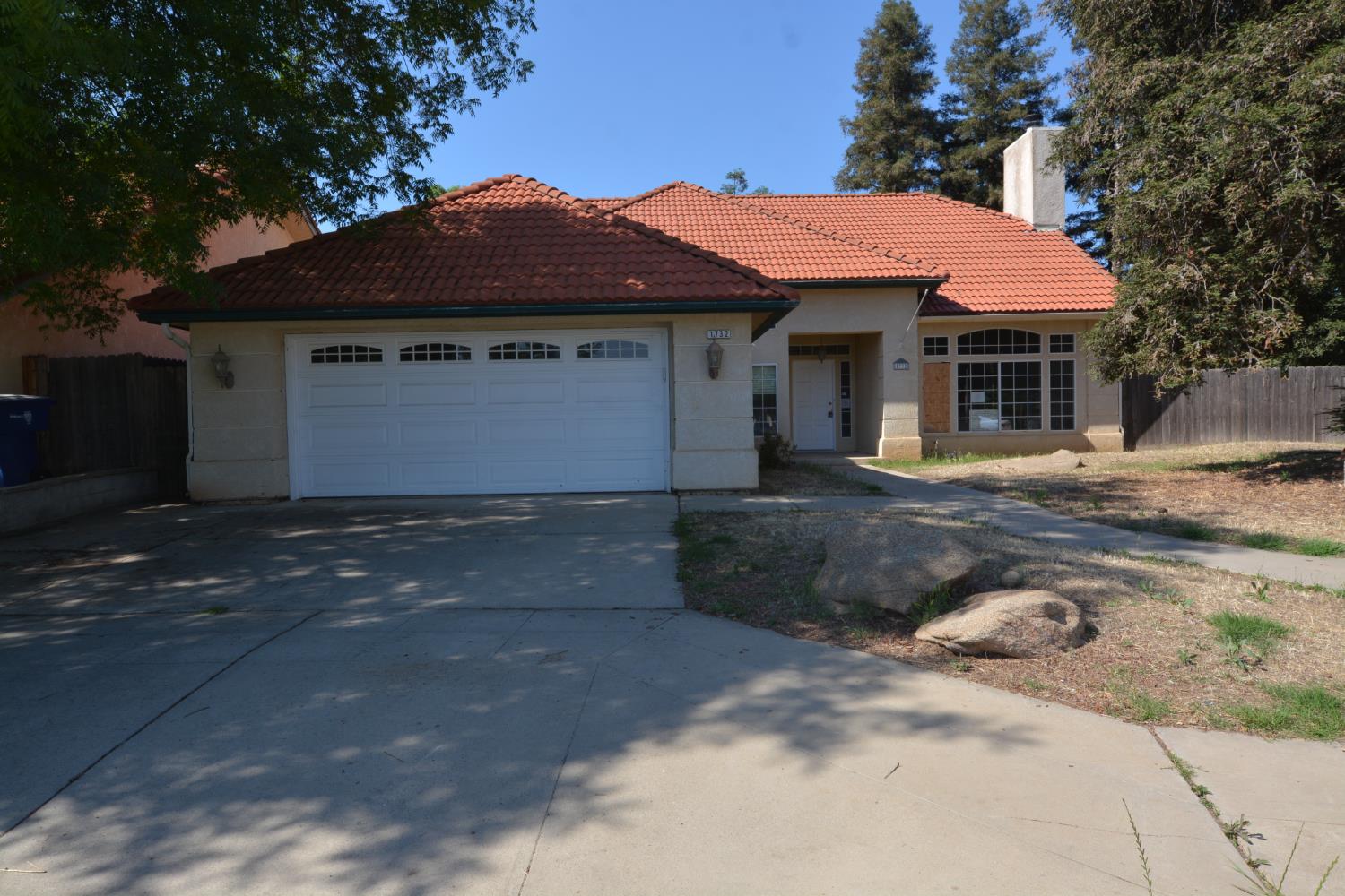 1732 E Ryan Ln, Fresno, CA 93720
