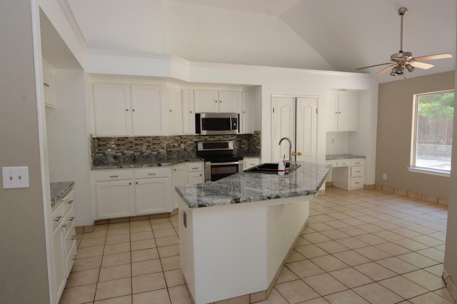 1732 E Ryan Ln, Fresno, CA 93720