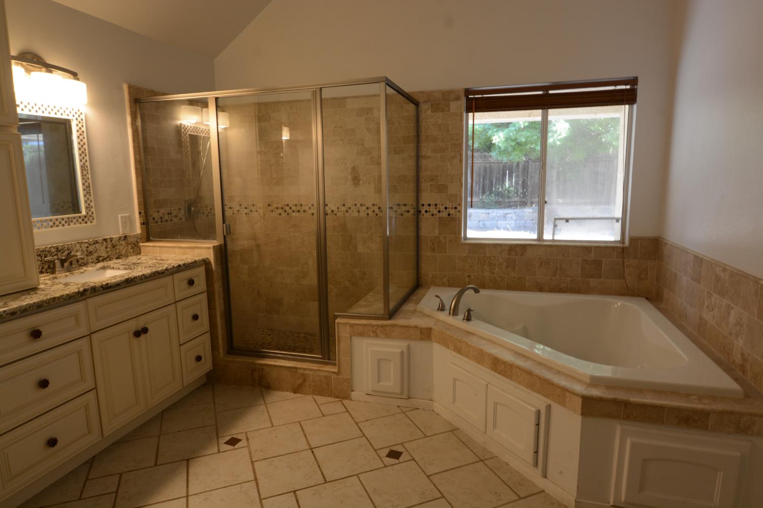 1732 E Ryan Ln, Fresno, CA 93720
