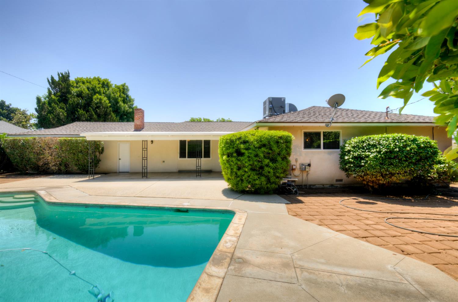 1770 W Celeste Ave, Fresno, CA 93711