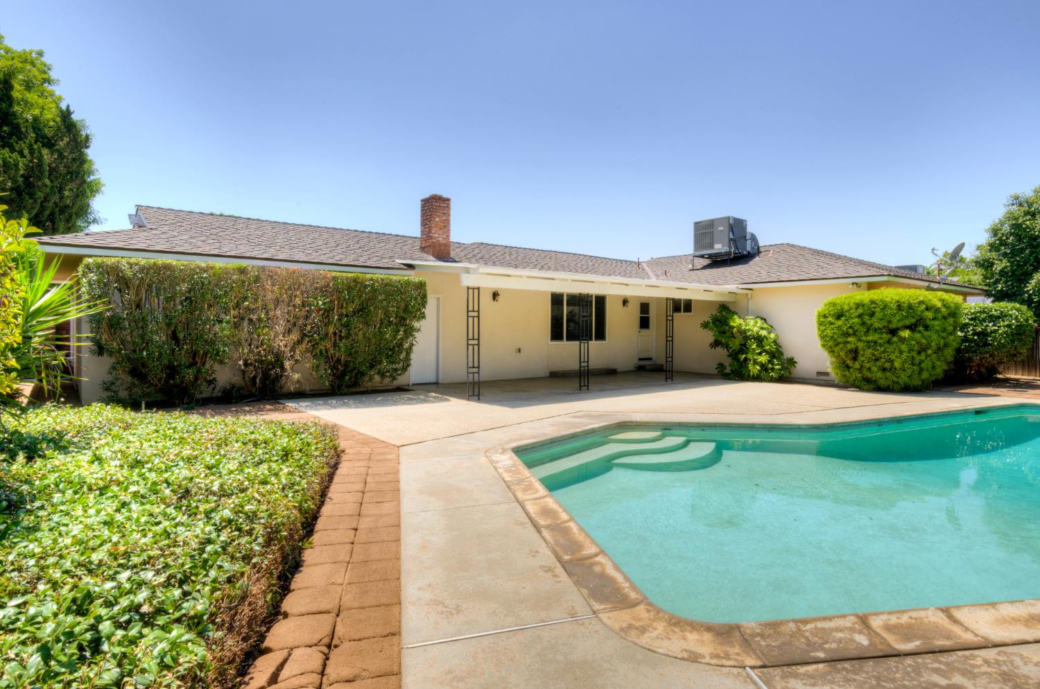 1770 W Celeste Ave, Fresno, CA 93711