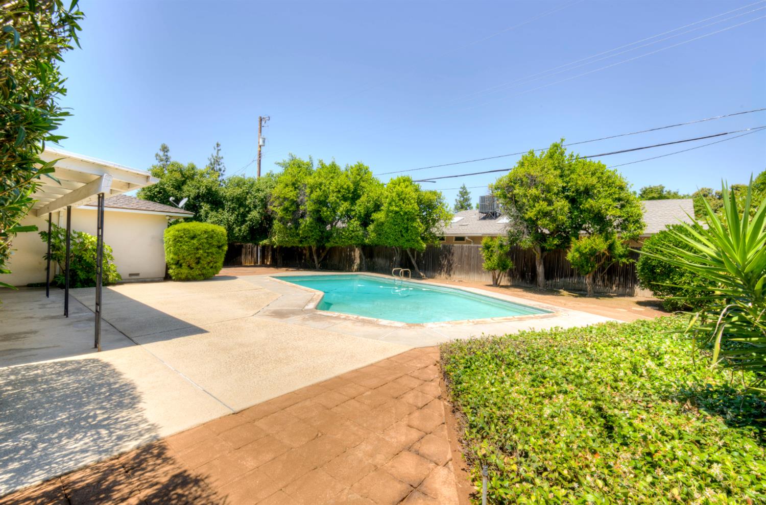 1770 W Celeste Ave, Fresno, CA 93711