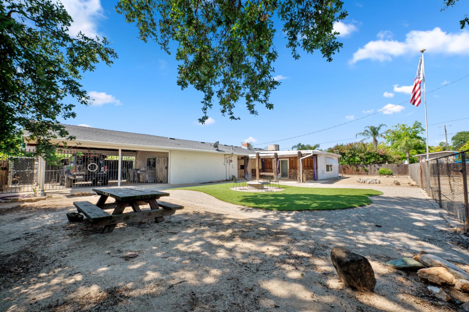 5431 E Indianapolis Ave, Fresno, CA 93727