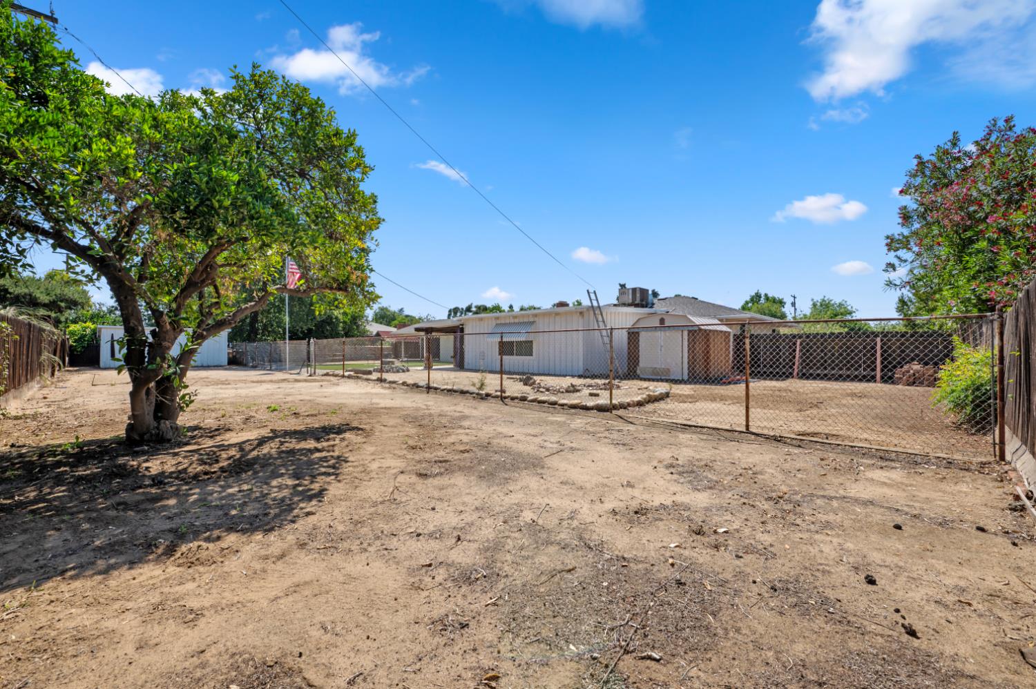 5431 E Indianapolis Ave, Fresno, CA 93727