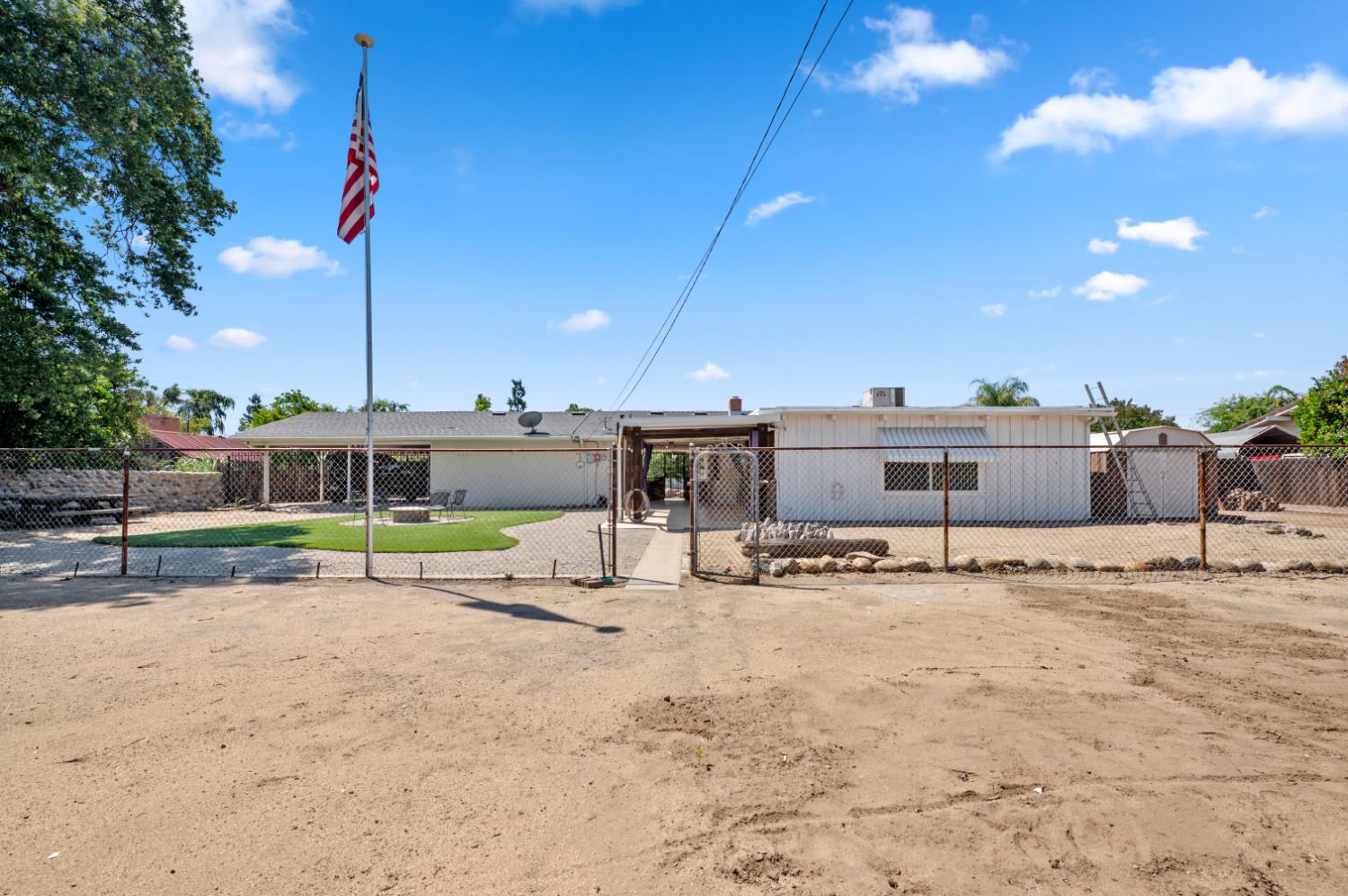 5431 E Indianapolis Ave, Fresno, CA 93727