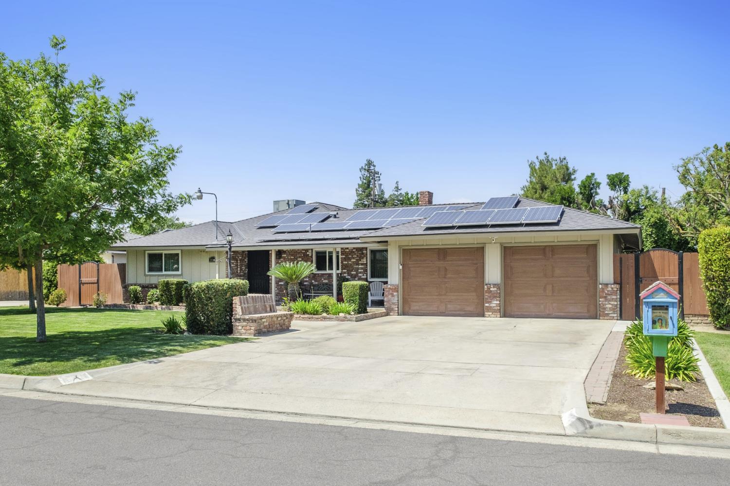 3951 Sherman St, Fresno, CA 93726