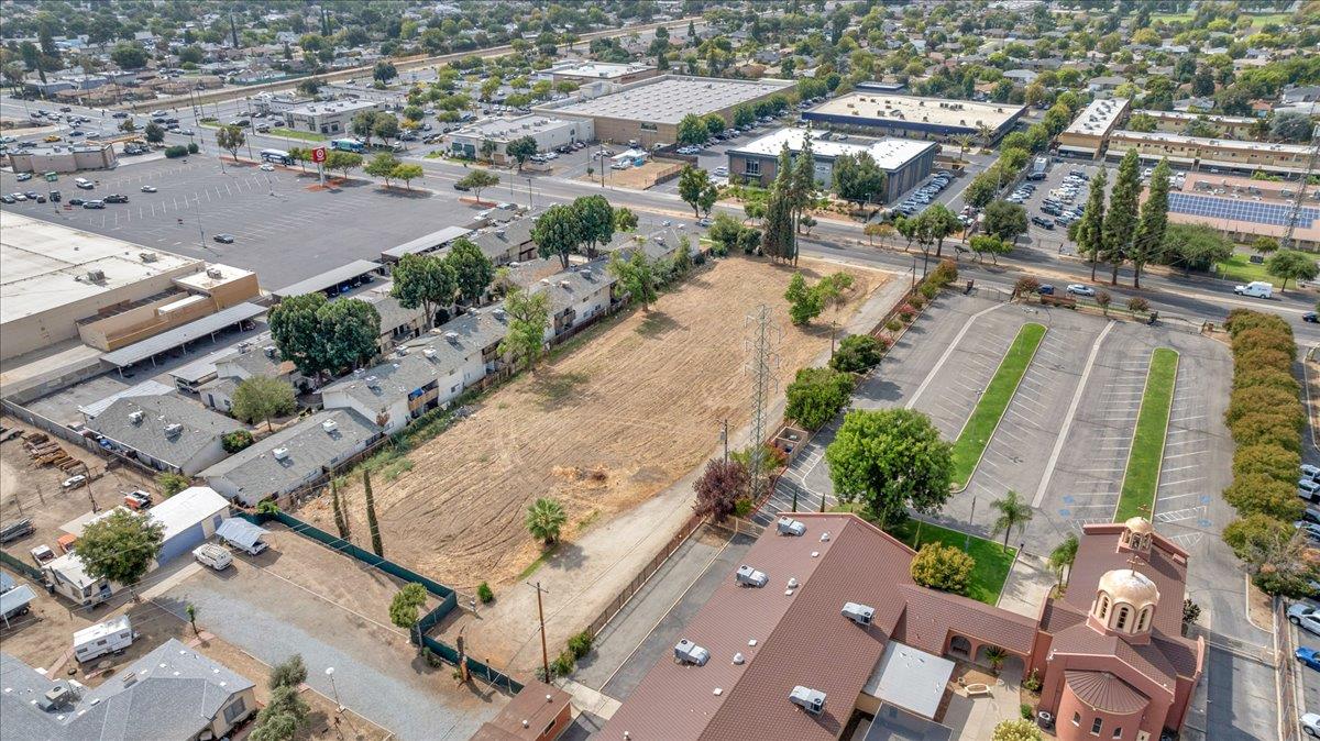 3436 N First St, Fresno, CA 93726