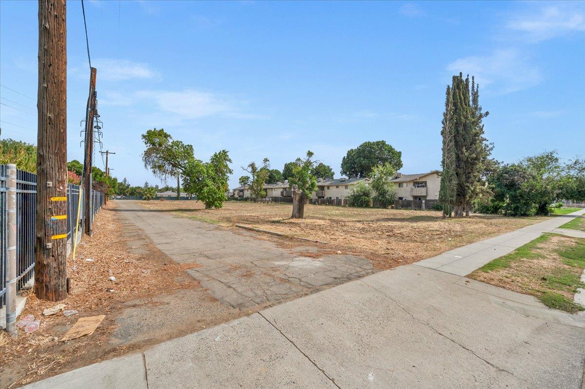 3436 N First St, Fresno, CA 93726