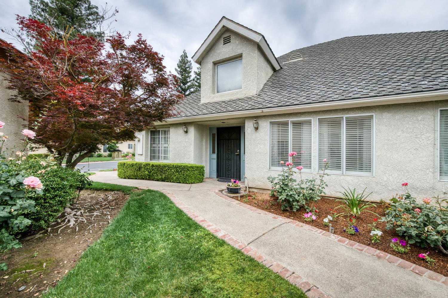 2977 W Pembrook, Fresno, CA 93711