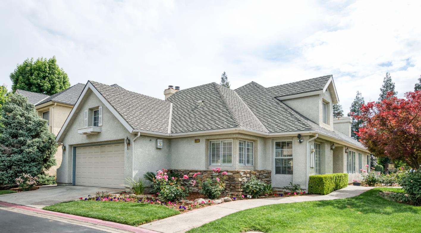 2977 W Pembrook, Fresno, CA 93711
