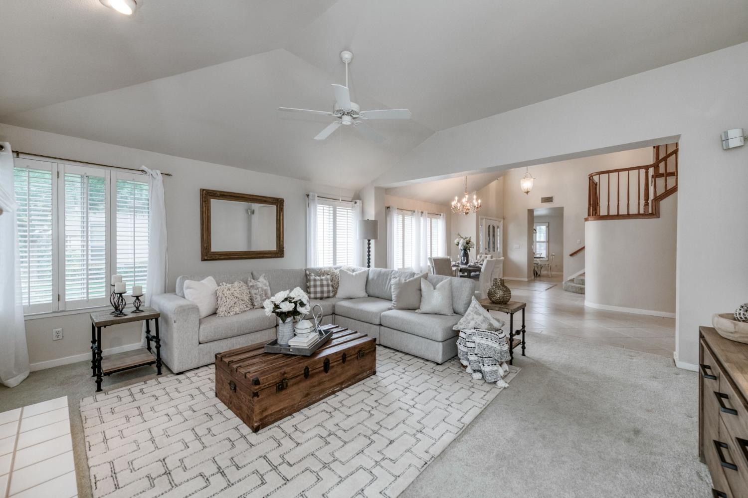 2977 W Pembrook, Fresno, CA 93711