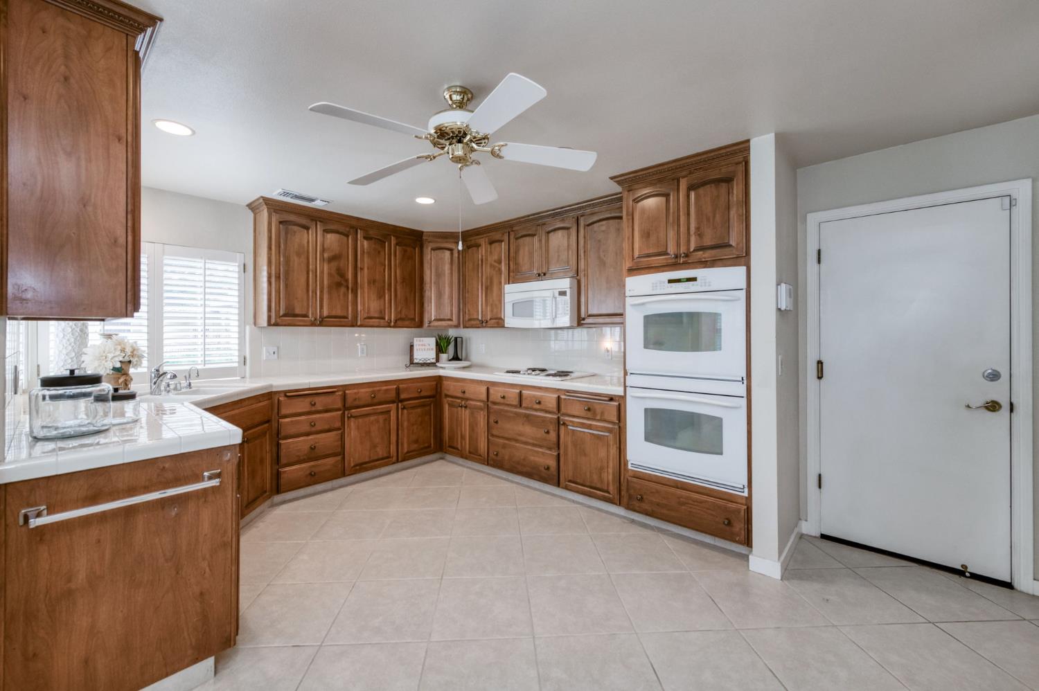 2977 W Pembrook, Fresno, CA 93711