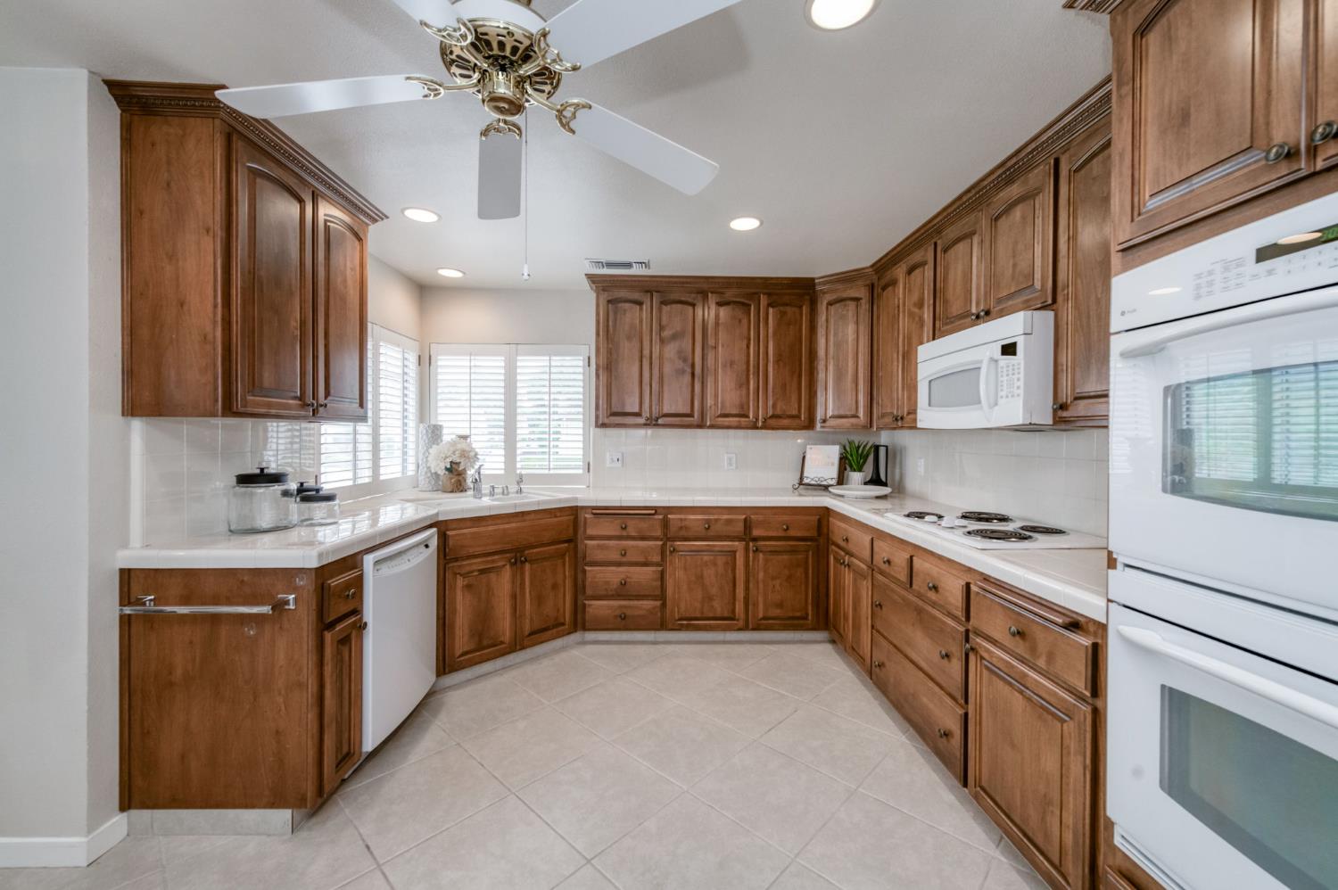 2977 W Pembrook, Fresno, CA 93711