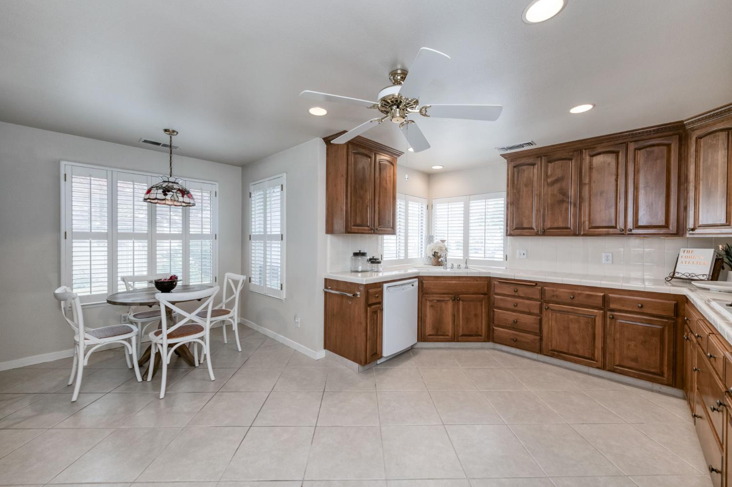 2977 W Pembrook, Fresno, CA 93711