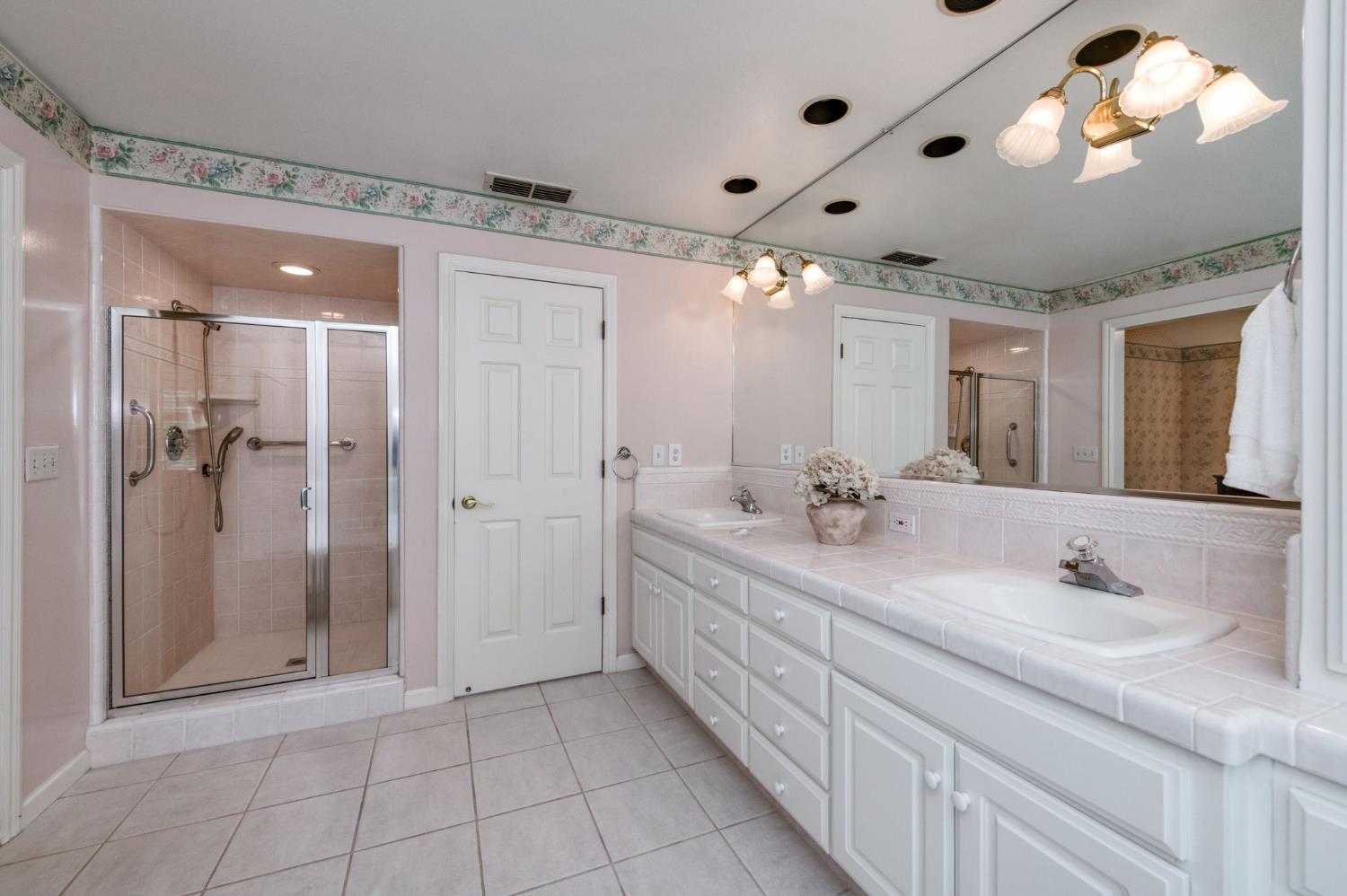 2977 W Pembrook, Fresno, CA 93711