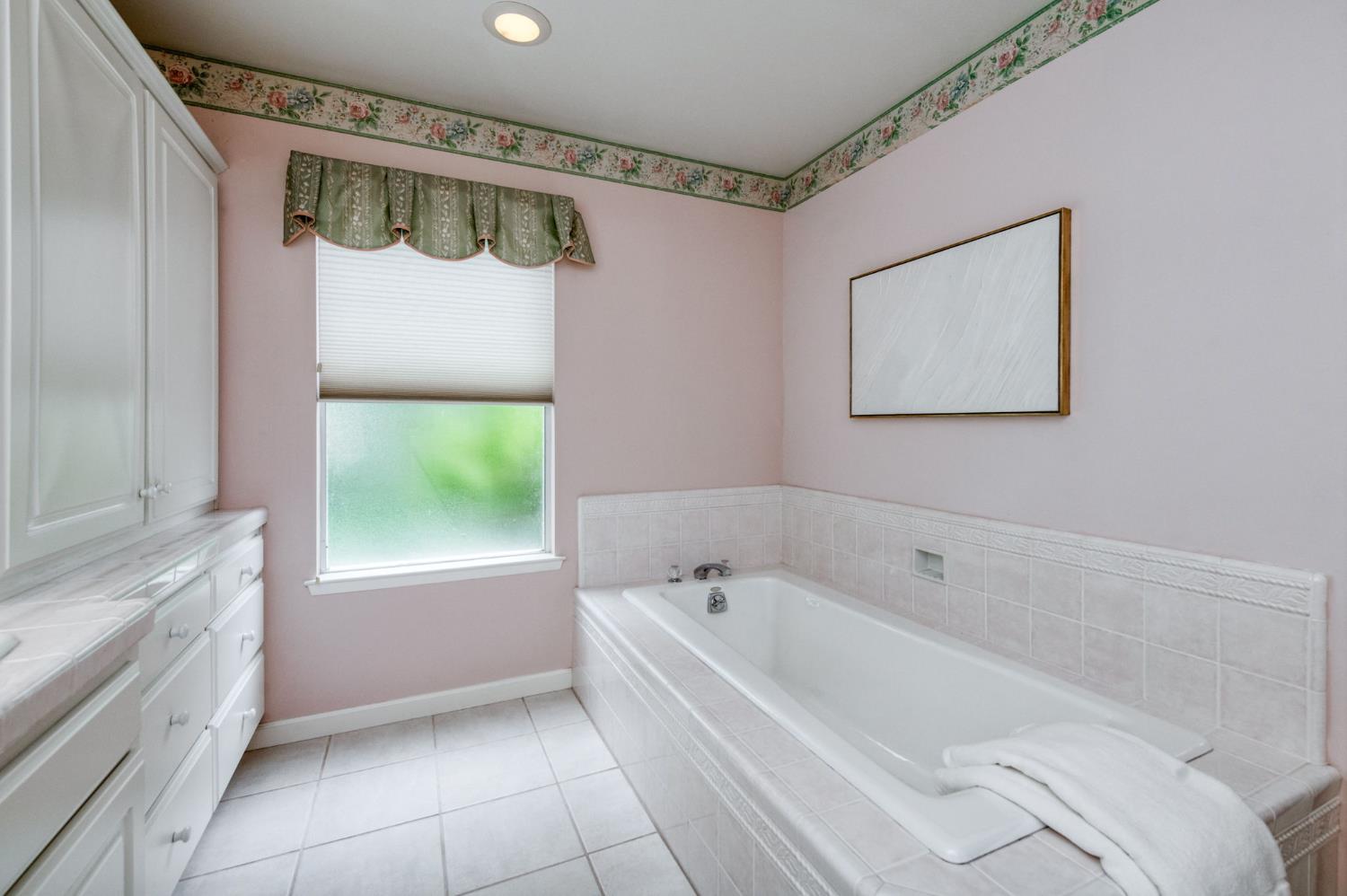 2977 W Pembrook, Fresno, CA 93711