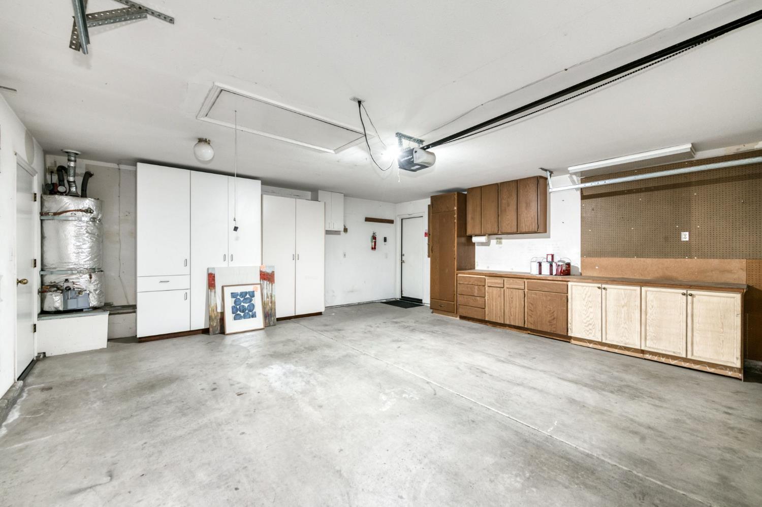 2977 W Pembrook, Fresno, CA 93711