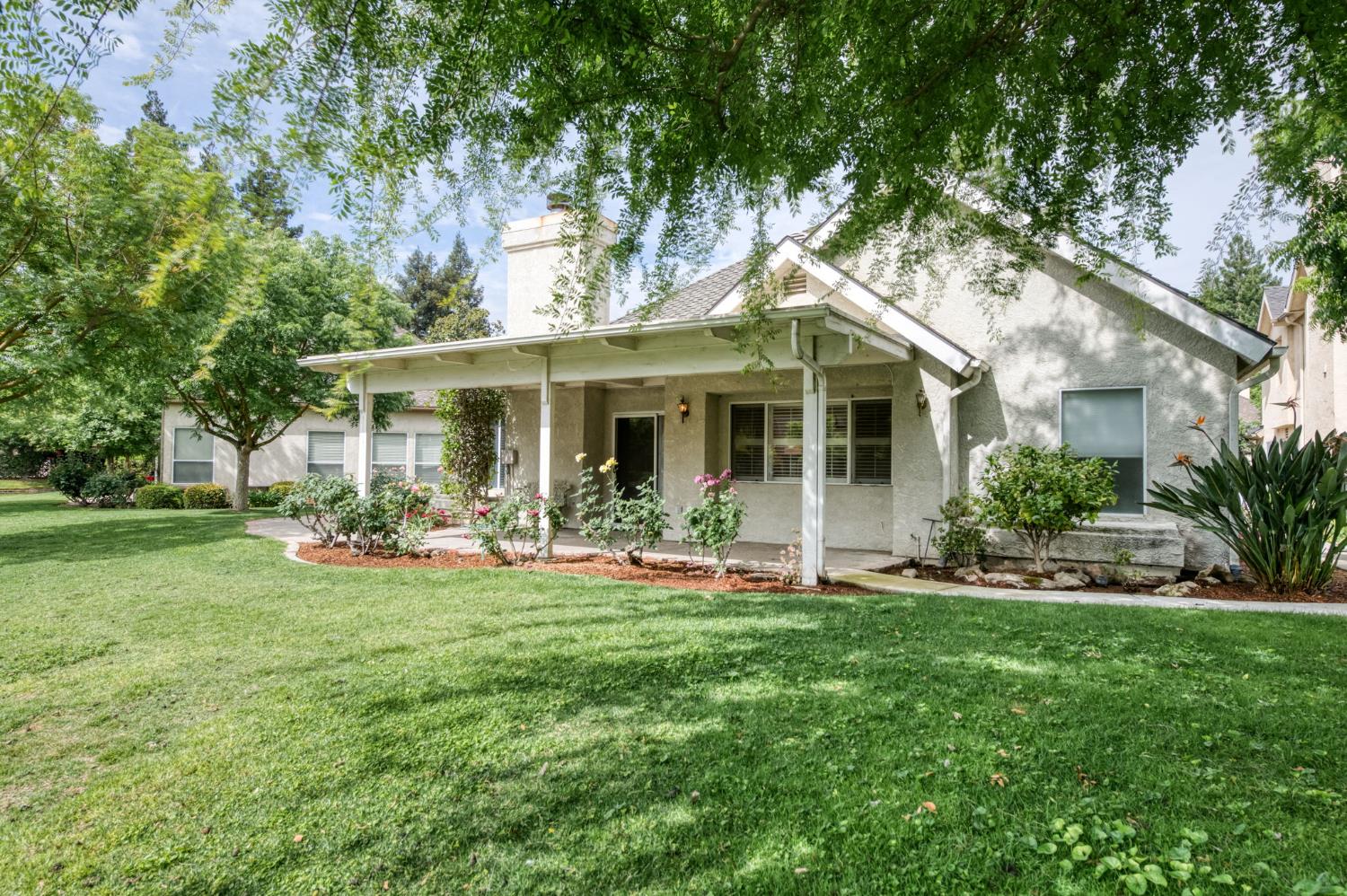 2977 W Pembrook, Fresno, CA 93711